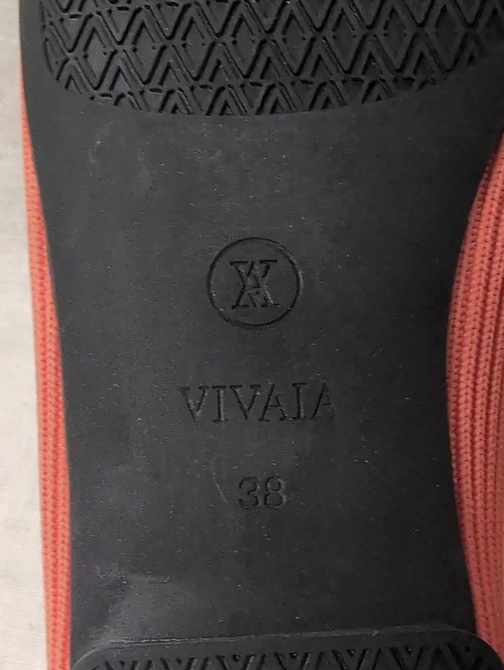 Vivaia Aria Pointed-Toe Ballet Flats 'Salmon' womens 7/7.5 (EU38)